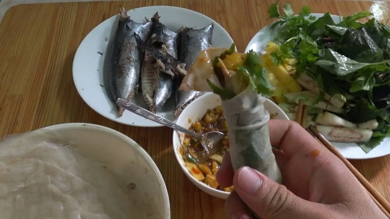 C&aacute; nục hấp cuốn b&aacute;nh tr&aacute;ng - D&acirc;n d&atilde; nhưng đậm đ&agrave; hương vị v&ugrave;ng biển kh&oacute; qu&ecirc;n 5