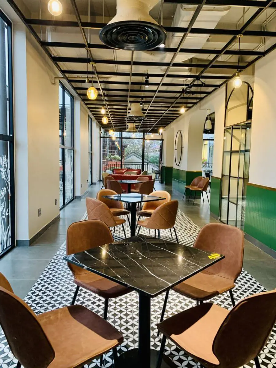 C&agrave; ph&ecirc; Huy T&ugrave;ng Ph&uacute; Y&ecirc;n - Mục sở thị kh&ocirc;ng gian trendy đỉnh của ch&oacute;p tại Ph&uacute; Y&ecirc;n 11