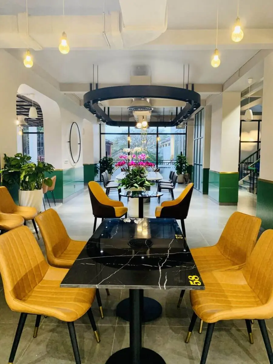 C&agrave; ph&ecirc; Huy T&ugrave;ng Ph&uacute; Y&ecirc;n - Mục sở thị kh&ocirc;ng gian trendy đỉnh của ch&oacute;p tại Ph&uacute; Y&ecirc;n 9