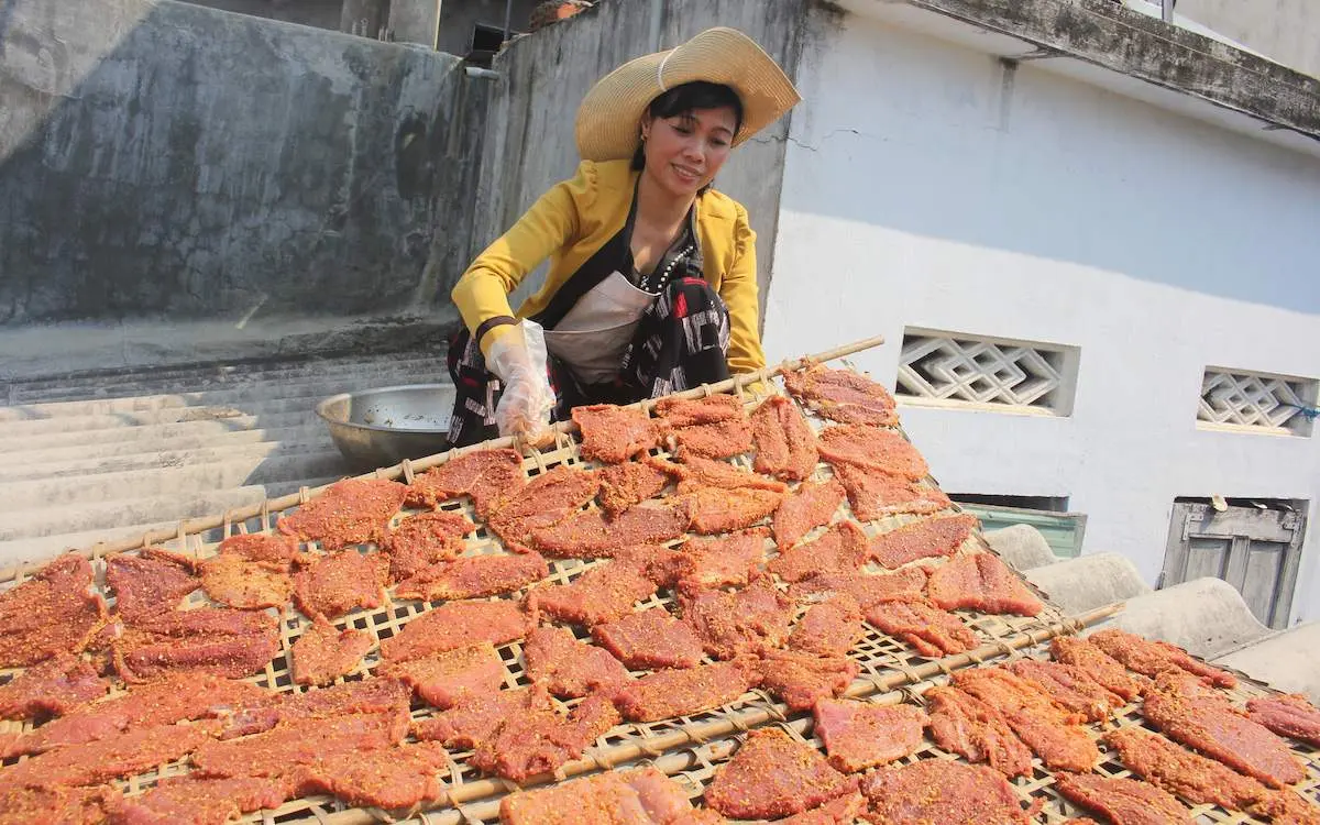 Đặc sản muối kiến v&agrave;ng Ph&uacute; Y&ecirc;n &ndash; Nghe th&igrave; gh&ecirc;, nhưng ăn l&agrave; m&ecirc; 7