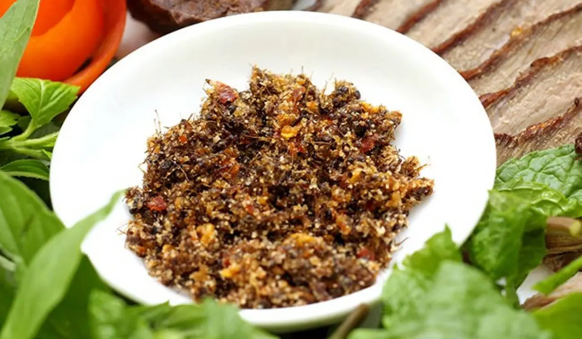 Đặc sản muối kiến v&agrave;ng Ph&uacute; Y&ecirc;n &ndash; Nghe th&igrave; gh&ecirc;, nhưng ăn l&agrave; m&ecirc; 3
