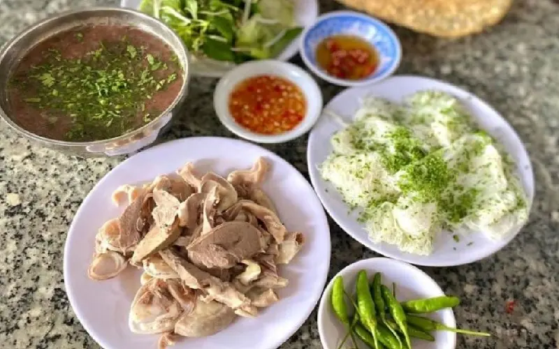 Danh s&aacute;ch 12 m&oacute;n ăn s&aacute;ng Ph&uacute; Y&ecirc;n ngon, rẻ, đ&uacute;ng chất miền biển 6