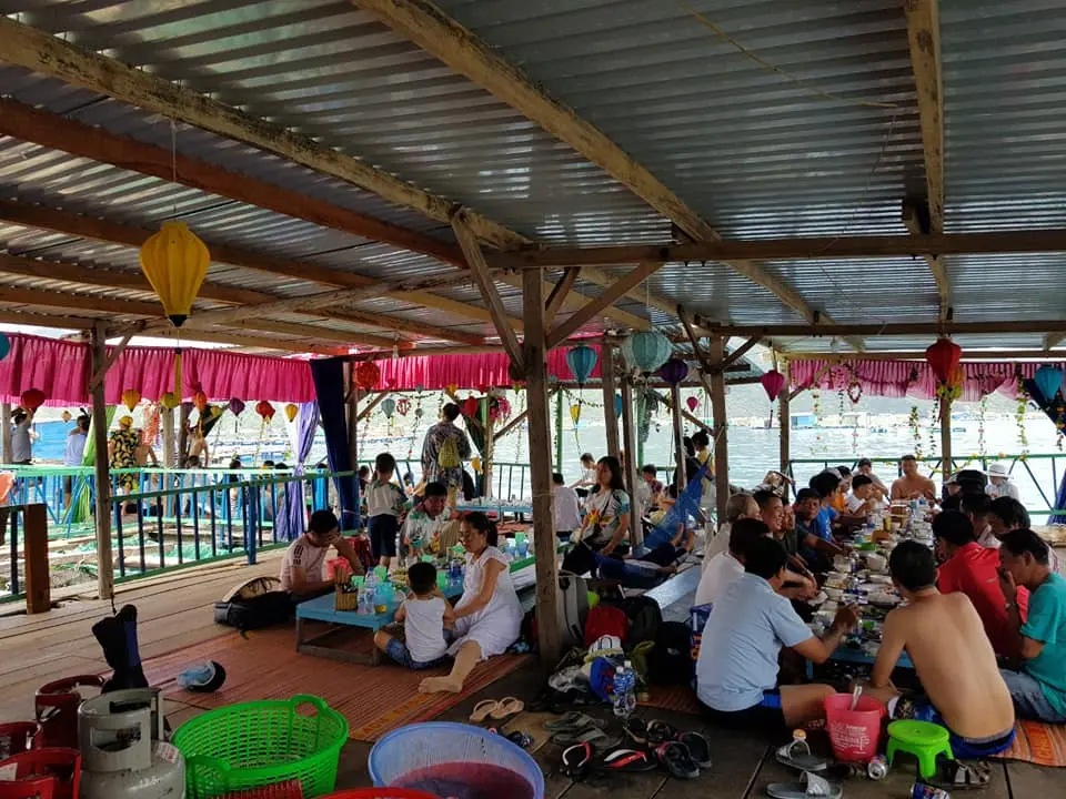 Hải sản bè nổi Vũng Rô Phú Yên – Muôn vàn món ngon với hương vị đậm đà, hấp dẫn 6