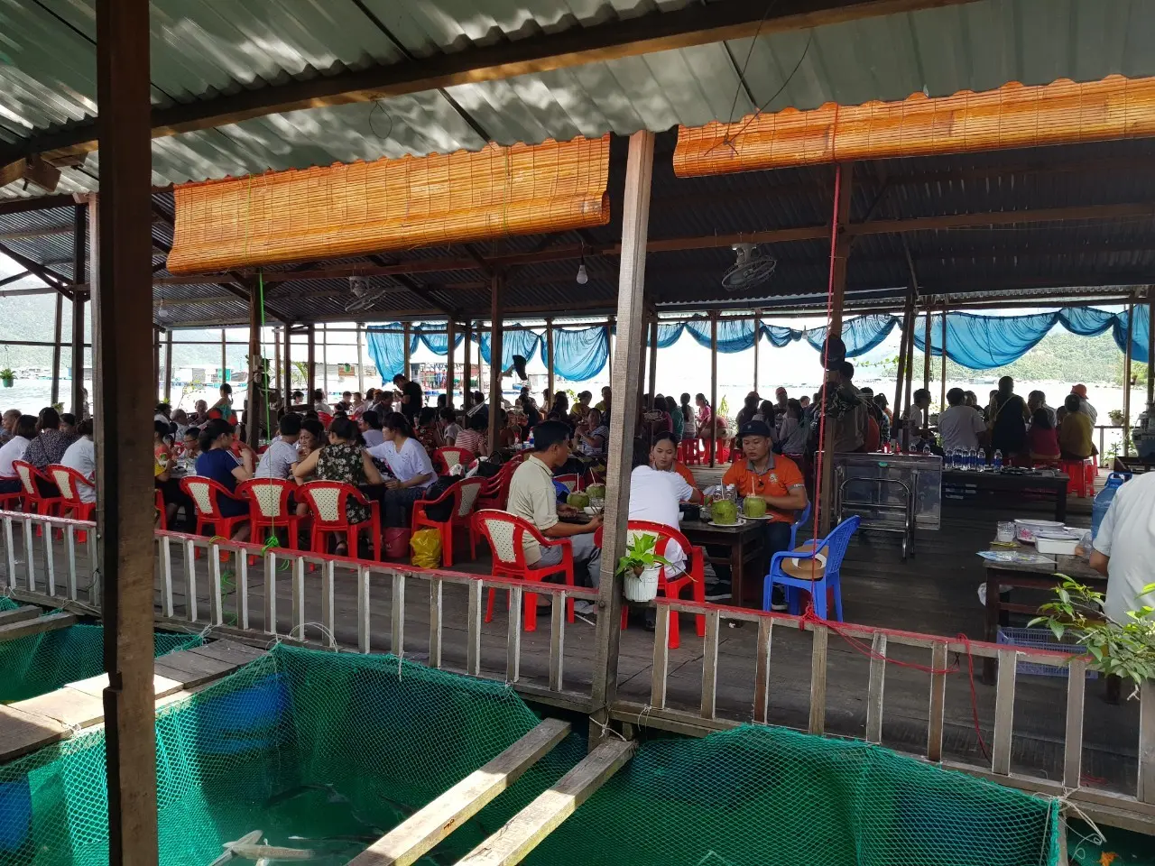 Hải sản bè nổi Vũng Rô Phú Yên – Muôn vàn món ngon với hương vị đậm đà, hấp dẫn 21