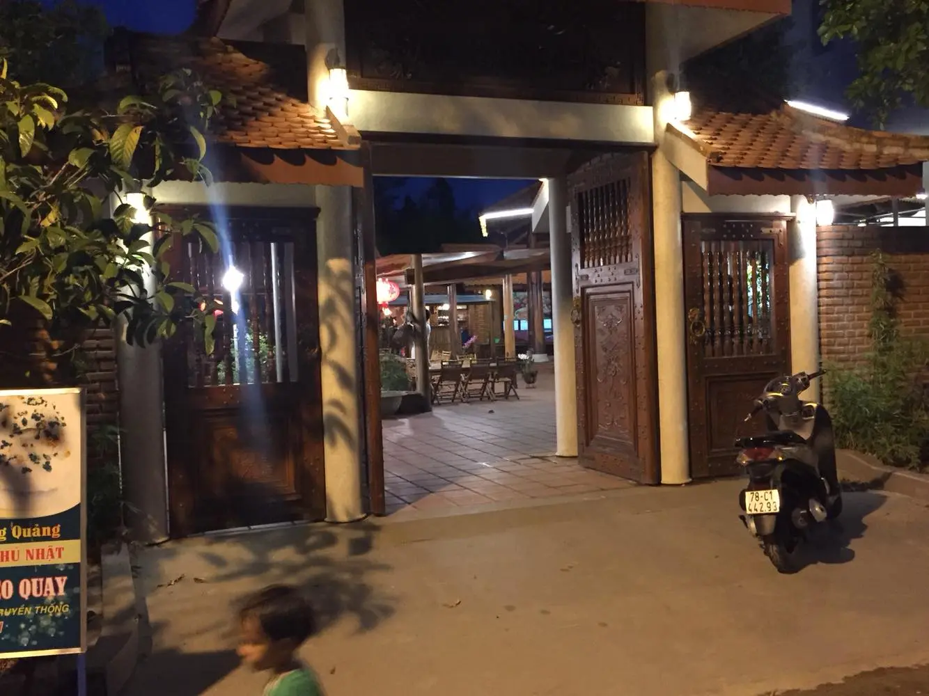 Kh&aacute;m ph&aacute; nh&agrave; h&agrave;ng ẩm thực Đ&ocirc;ng Quảng Tuy Ho&agrave; Ph&uacute; Y&ecirc;n 2