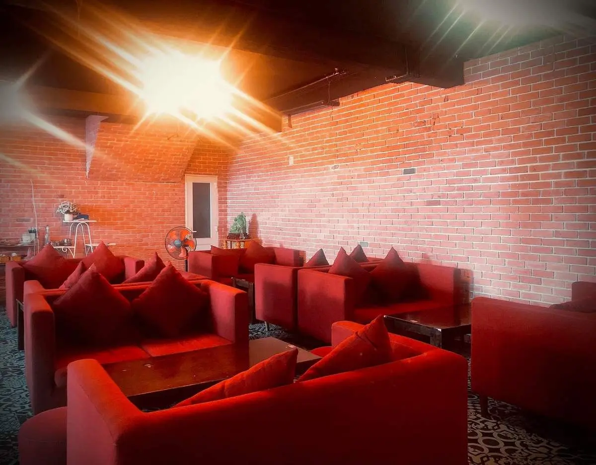 KOI caf&eacute; Ph&uacute; Y&ecirc;n &ndash; Qu&aacute;n c&agrave; ph&ecirc; c&aacute; Koi đầu ti&ecirc;n tại Ph&uacute; Y&ecirc;n 9