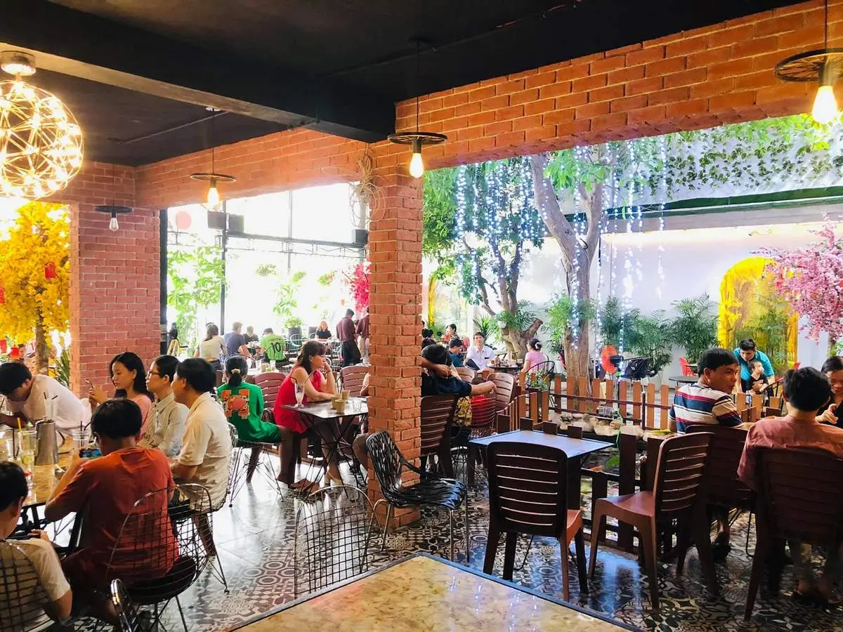 KOI caf&eacute; Ph&uacute; Y&ecirc;n &ndash; Qu&aacute;n c&agrave; ph&ecirc; c&aacute; Koi đầu ti&ecirc;n tại Ph&uacute; Y&ecirc;n 3