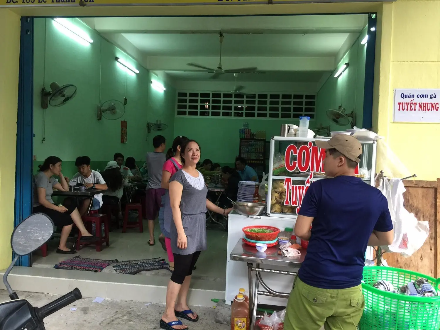 Nếu c&oacute; dịp dừng ch&acirc;n Ph&uacute; Y&ecirc;n, bạn chớ bỏ lỡ m&oacute;n Cơm g&agrave; Tuyết Nhung thơm ngon kh&oacute; cưỡng 6