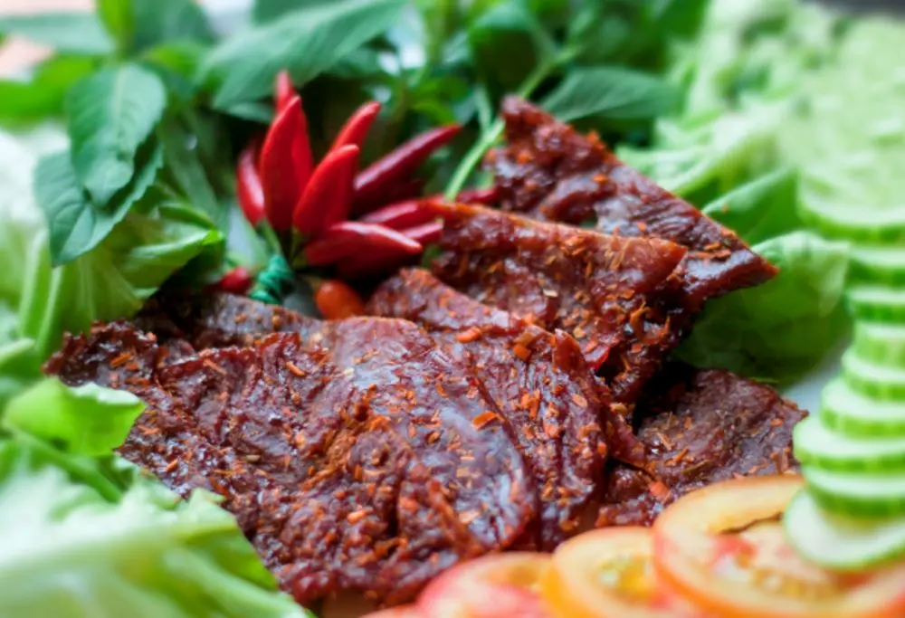 Thưởng thức khô bò một nắng muối kiến vàng - Đặc sản trứ danh xứ Nẫu 6