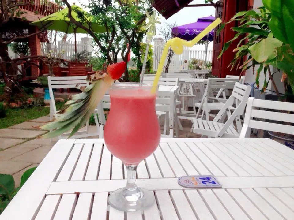 Thưởng thức m&oacute;n b&uacute;n chả nổi tiếng gần xa tại Cafe Bạch Dương Ph&uacute; Y&ecirc;n 9