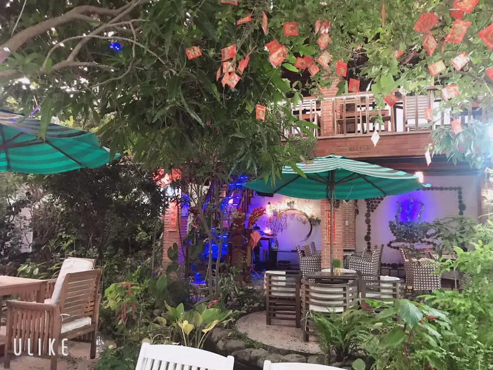 Thưởng thức m&oacute;n b&uacute;n chả nổi tiếng gần xa tại Cafe Bạch Dương Ph&uacute; Y&ecirc;n 4