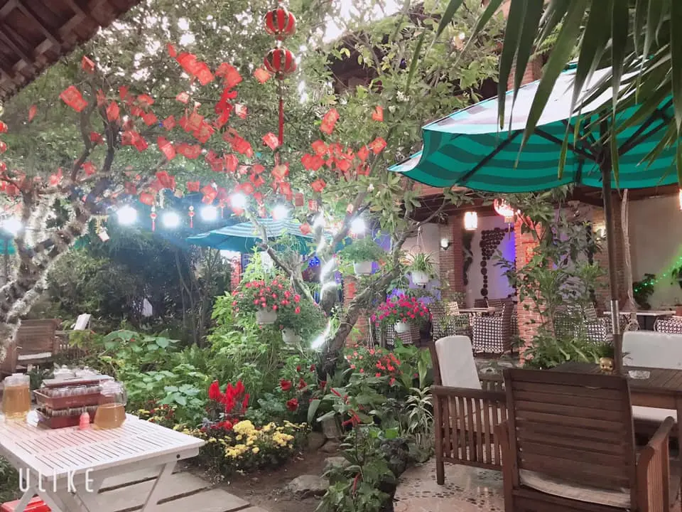 Thưởng thức m&oacute;n b&uacute;n chả nổi tiếng gần xa tại Cafe Bạch Dương Ph&uacute; Y&ecirc;n 2