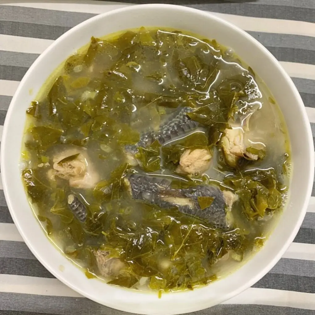 Thưởng thức nồi canh chua l&aacute; d&iacute;t nấu thịt g&agrave; đậm đ&agrave; hương vị miền n&uacute;i Ph&uacute; Y&ecirc;n 6