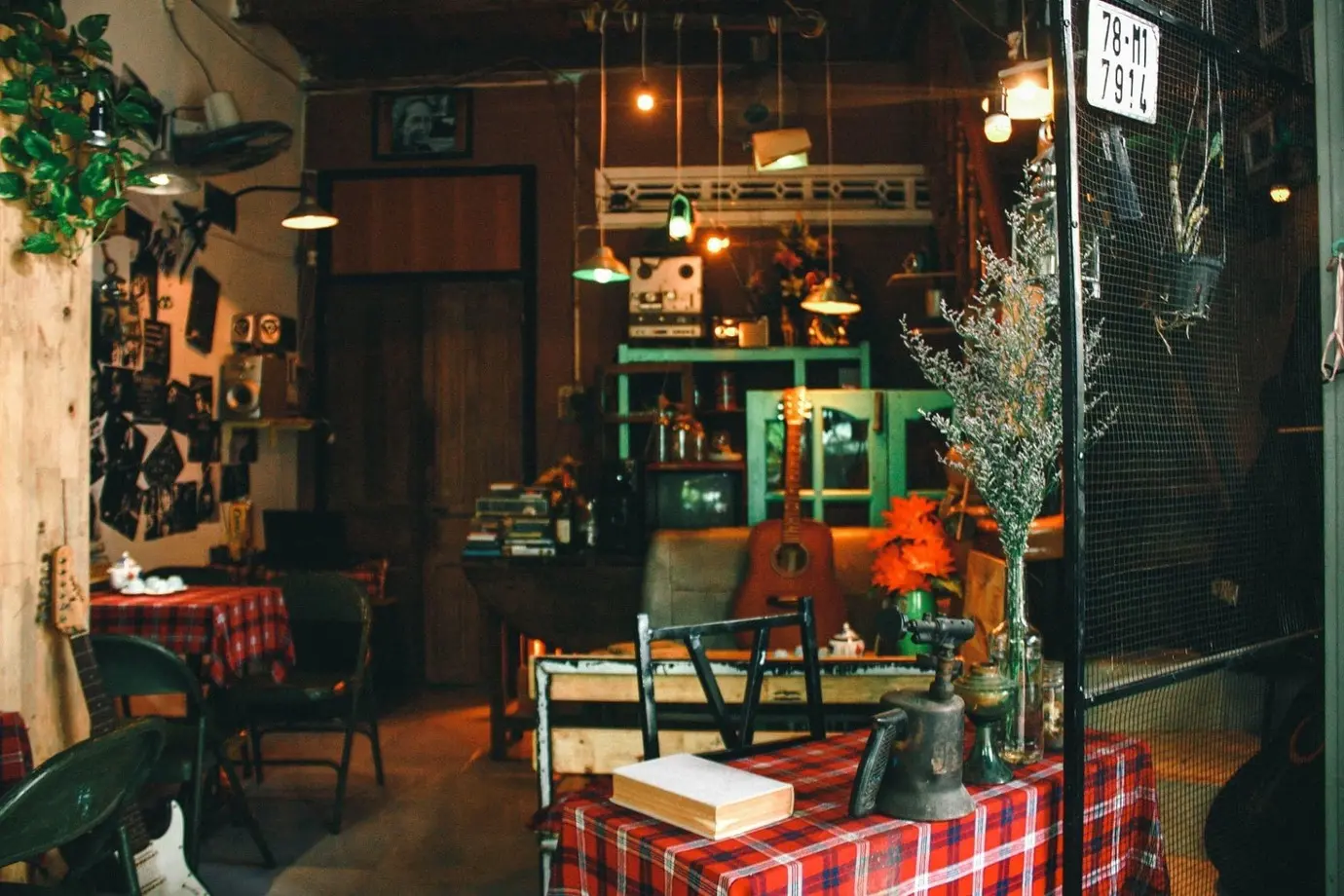 T&igrave;m lại ch&uacute;t ho&agrave;i niệm xưa cũ tại Wait Vintage Caf&eacute; Ph&uacute; Y&ecirc;n 9