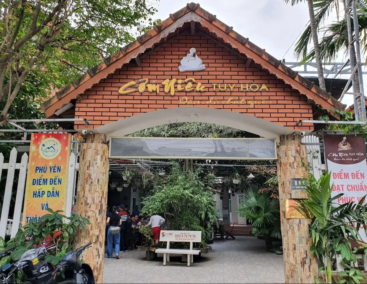 Top 5 nh&agrave; h&agrave;ng ngon Ph&uacute; Y&ecirc;n được c&aacute;c t&iacute;n đồ ẩm thực săn l&ugrave;ng rần rần 8