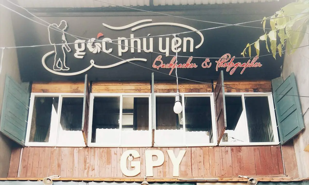 Góc Phú Yên Coffee & Backpacker - Quán nhỏ bình yên mang vẻ đẹp cổ kính, đầy hoài niệm