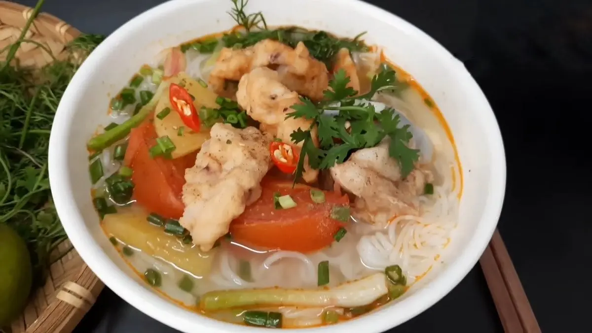 Mê mệt với món bún chả mực Phúc Long đậm đà hương vị của biển