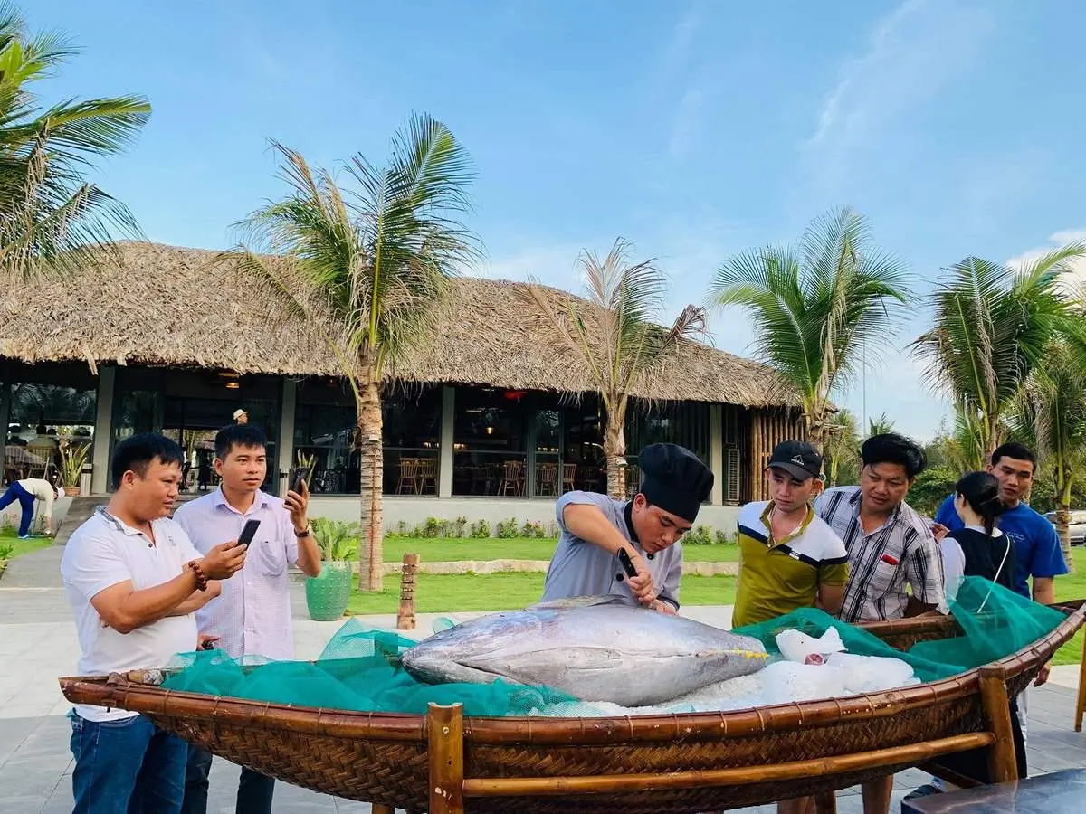 Thưởng thức ẩm thực trong không gian nắng gió hòa quyện tại nhà hàng Sala - Tuy Hoà Beach Phú Yên