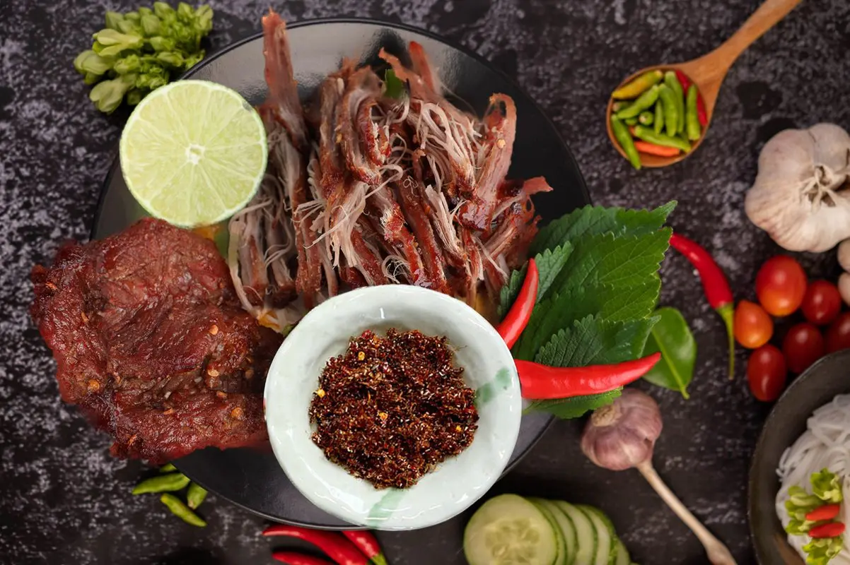 Thưởng thức khô bò một nắng muối kiến vàng - Đặc sản trứ danh xứ Nẫu