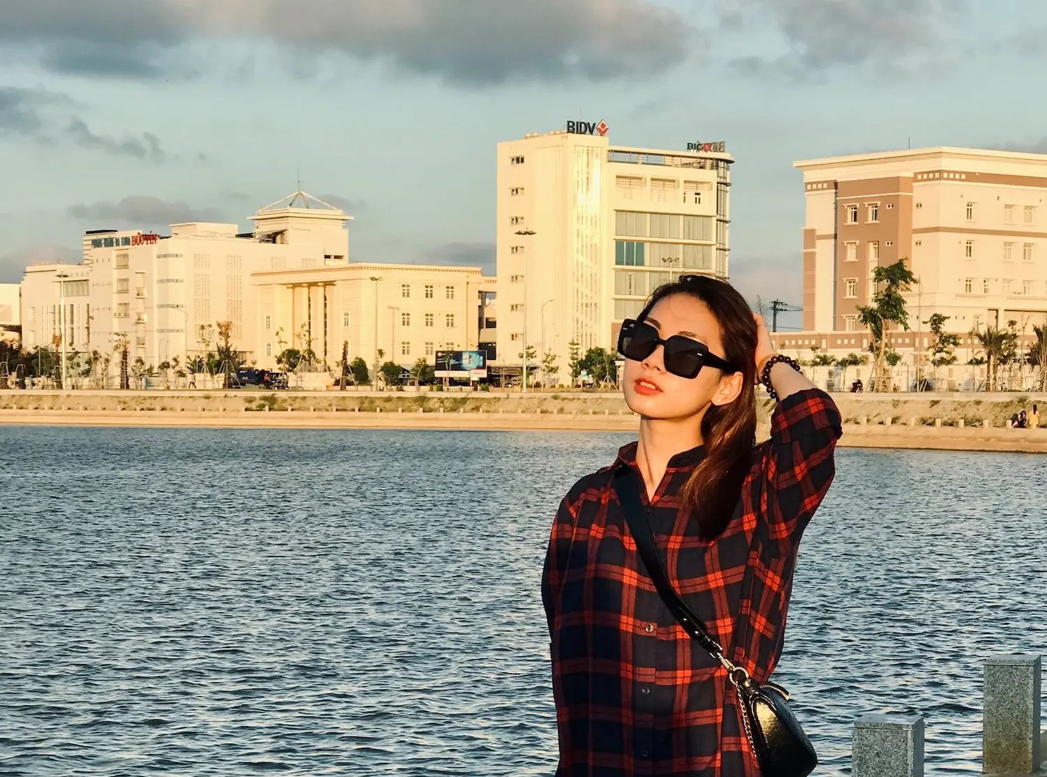 Review Hồ Điều H&ograve;a Hồ Sơn - Chốn sống ảo mới toanh, thu h&uacute;t hội x&ecirc; dịch li&ecirc;n tục tới check-in ở Ph&uacute; Y&ecirc;n 12