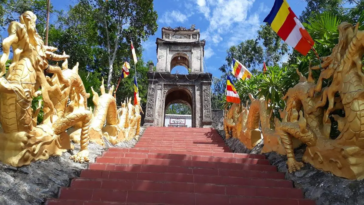 Ch&ugrave;a Ngoạ Cương Quảng B&igrave;nh nơi t&igrave;m về chốn b&igrave;nh y&ecirc;n 4