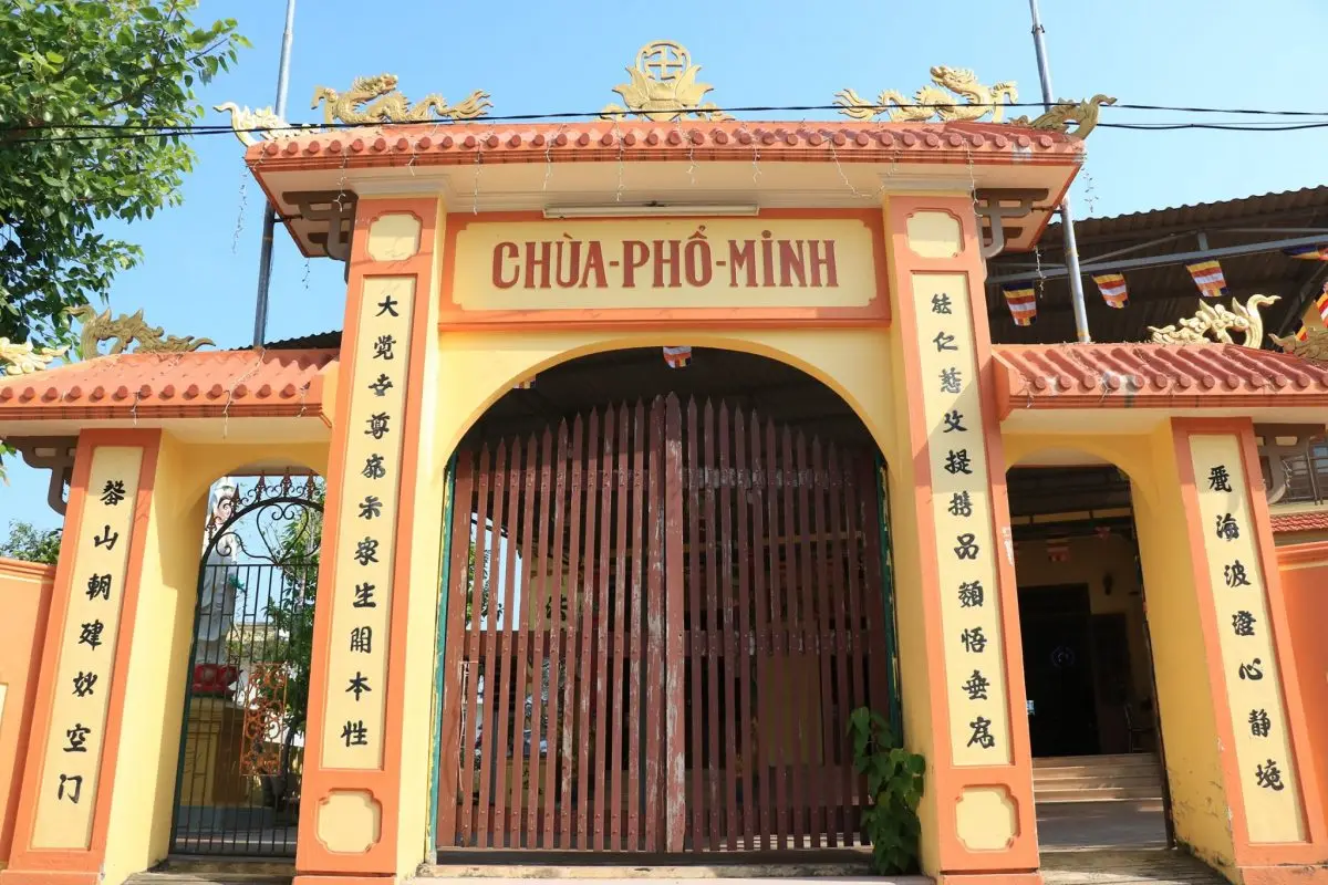Ch&ugrave;a Phổ Minh Quảng B&igrave;nh trung t&acirc;m Phật học một thời vang b&oacute;ng 6