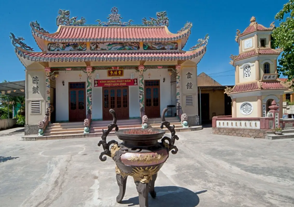 Ch&ugrave;a Phổ Minh Quảng B&igrave;nh trung t&acirc;m Phật học một thời vang b&oacute;ng 2