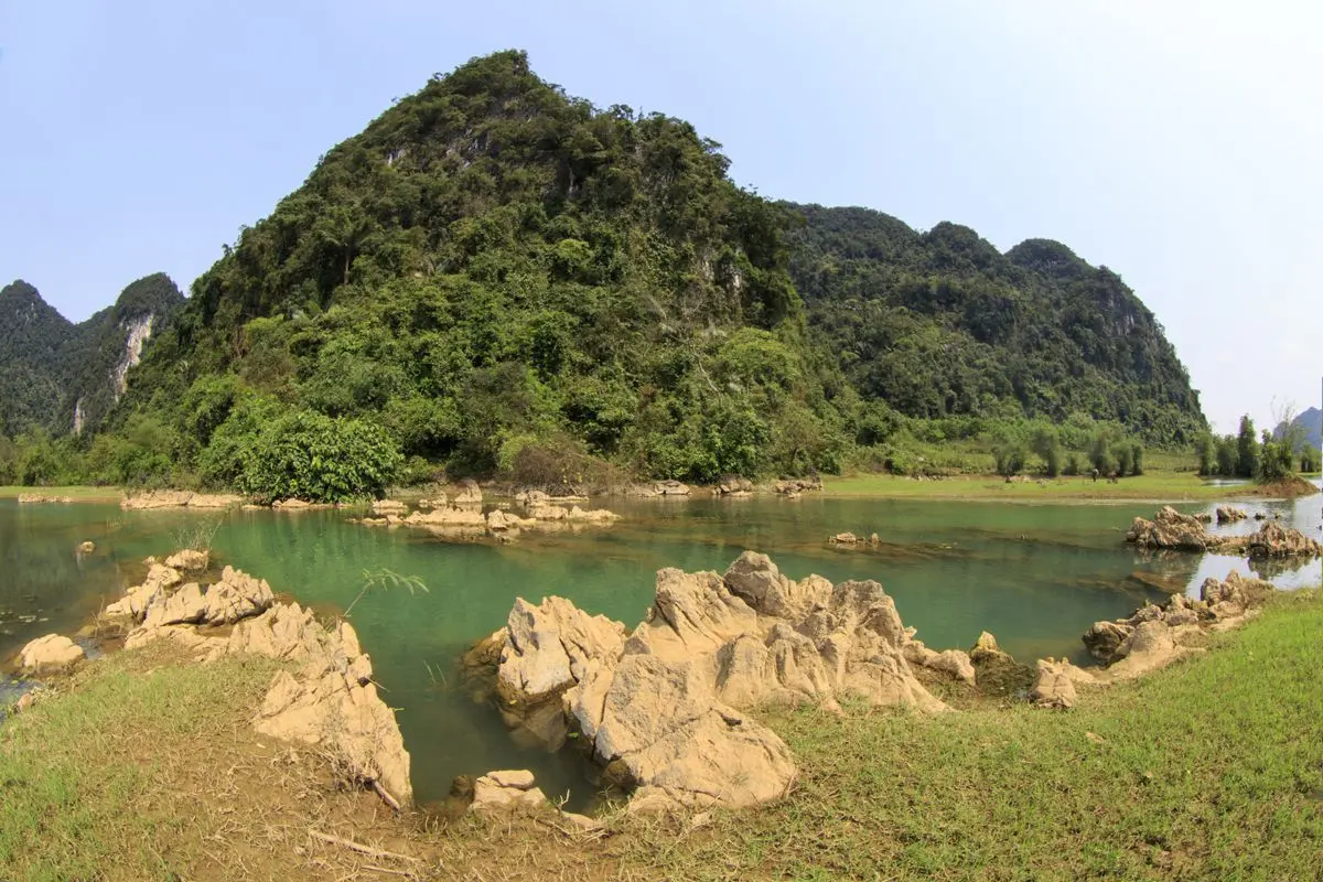 Đến ngay hồ Y&ecirc;n Ph&uacute; Quảng B&igrave;nh mục sở thị cảnh quay bom tấn King Kong 2