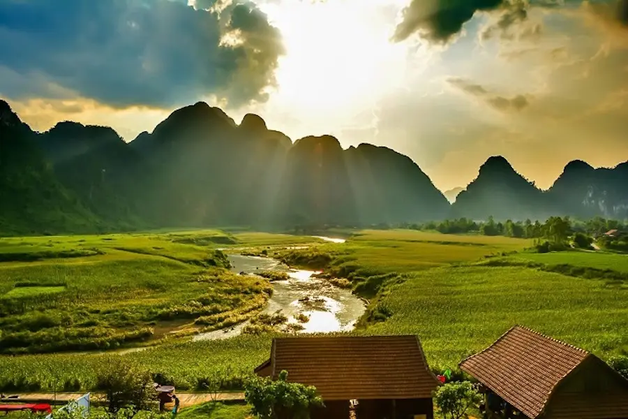 Đến ngay hồ Y&ecirc;n Ph&uacute; Quảng B&igrave;nh mục sở thị cảnh quay bom tấn King Kong 6