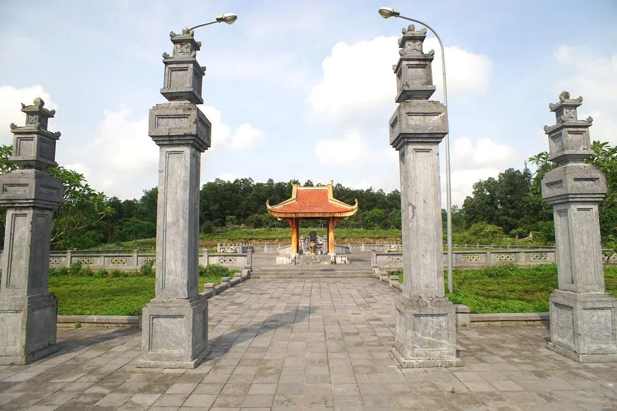 Đến Quảng B&igrave;nh thăm Lăng mộ Lễ Th&agrave;nh Hầu Nguyễn Hữu Cảnh 2