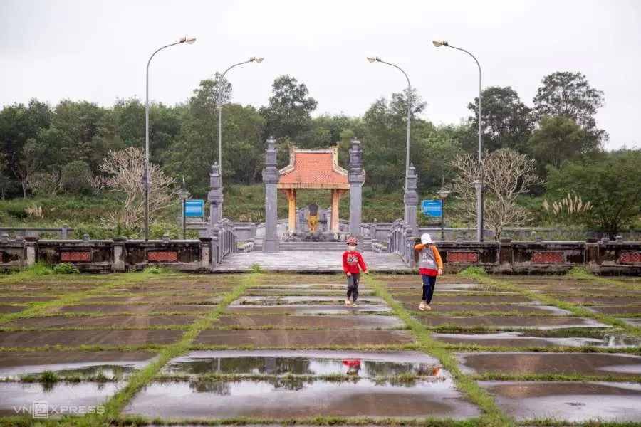 Đến thăm lăng mộ Nguyễn Hữu Cảnh với khung cảnh thi&ecirc;n nhi&ecirc;n hữu t&igrave;nh 4