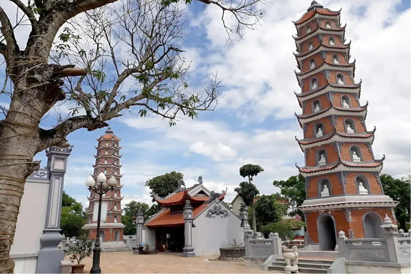 Gh&eacute; Ch&ugrave;a Hoằng Ph&uacute;c, đệ nhất cổ tự hơn 700 tuổi ở Quảng B&igrave;nh 7