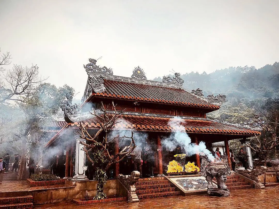 Gh&eacute; thăm Đền thờ Th&aacute;nh Mẫu Liễu Hạnh Quảng B&igrave;nh linh thi&ecirc;ng 8
