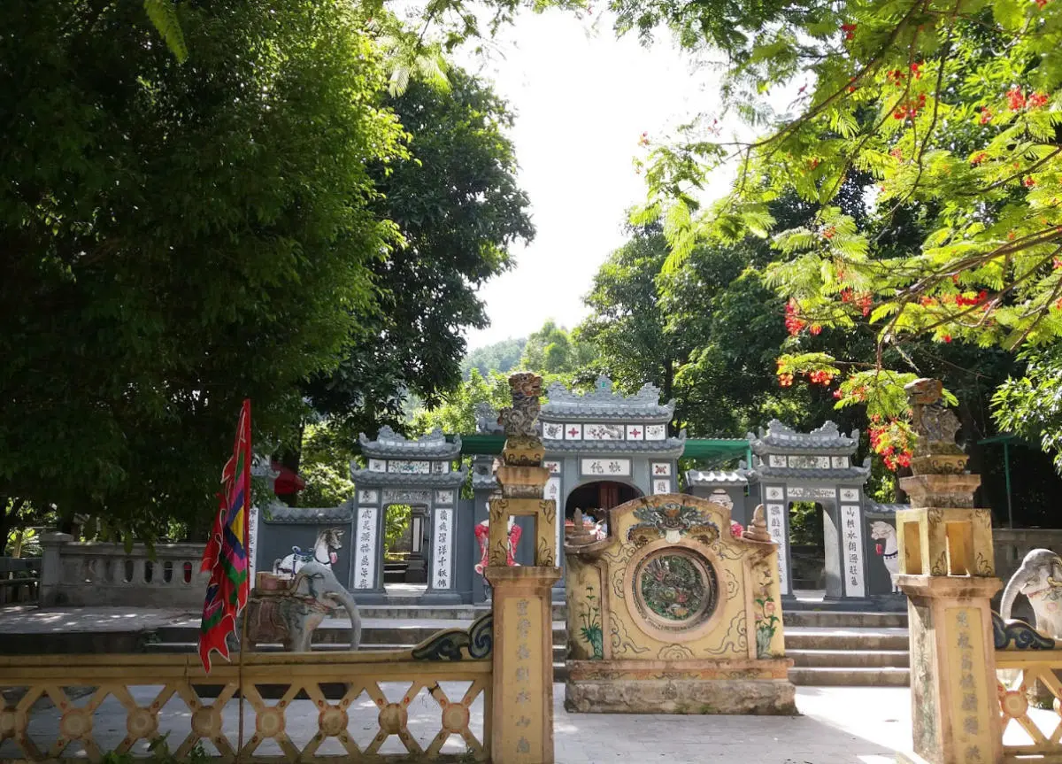 Gh&eacute; thăm Đền thờ Th&aacute;nh Mẫu Liễu Hạnh Quảng B&igrave;nh linh thi&ecirc;ng 5