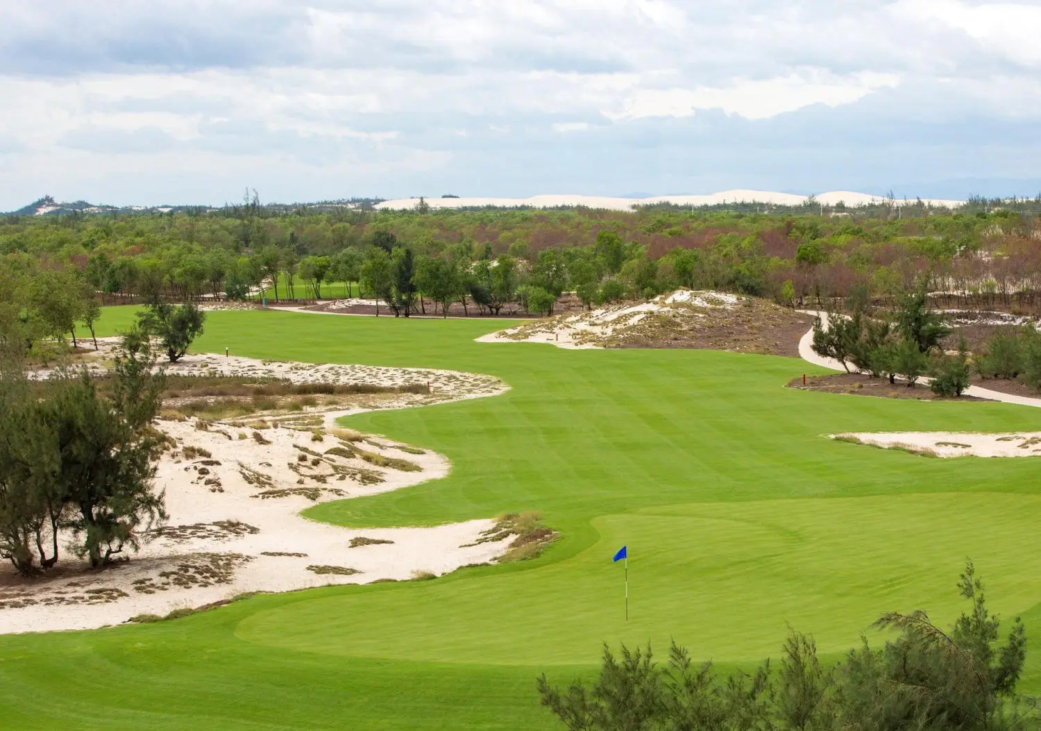 Giải tr&iacute; tại S&acirc;n golf FLC Quảng B&igrave;nh lớn nhất Đ&ocirc;ng Nam &Aacute; 4