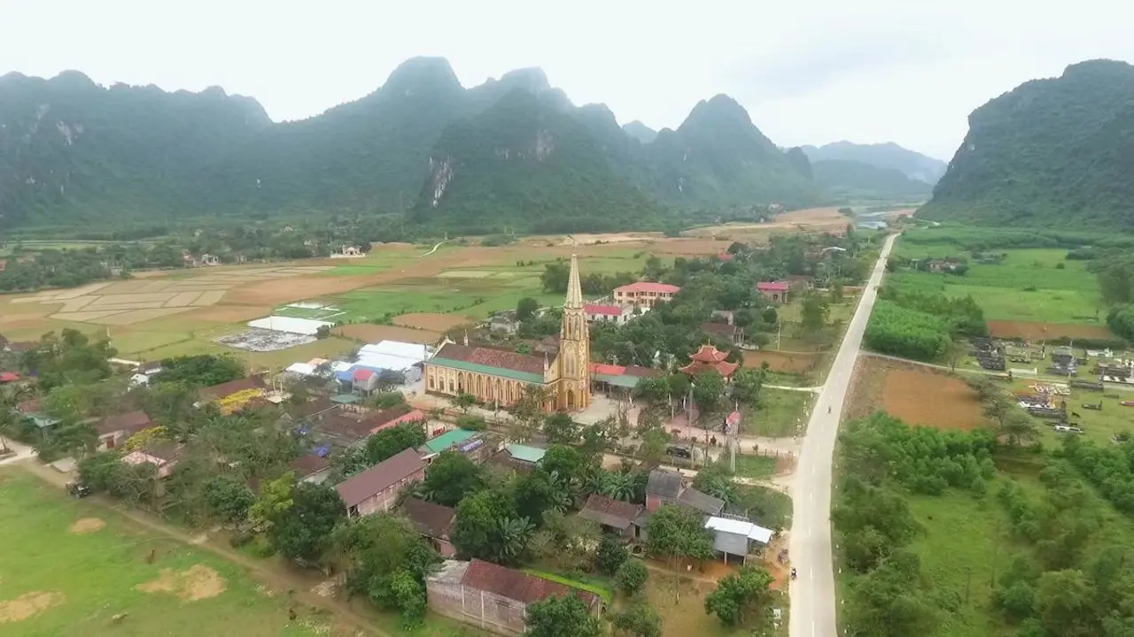 H&agrave;ng loạt nh&agrave; thờ Quảng B&igrave;nh nổi bật với kiến tr&uacute;c độc đ&aacute;o 6