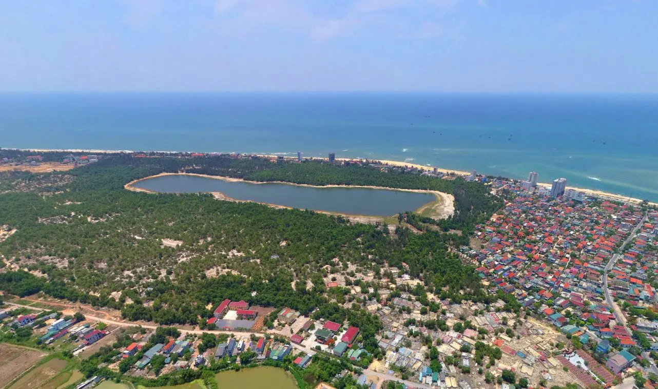 Kh&aacute;m ph&aacute; Hồ B&agrave;u Tr&oacute; Quảng B&igrave;nh, di t&iacute;ch linh thi&ecirc;ng với vẻ đẹp b&iacute; ẩn 2
