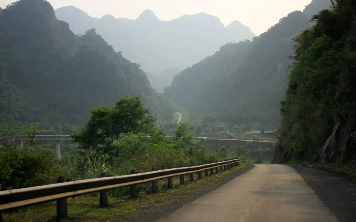 Kh&aacute;m ph&aacute; l&agrave;ng M&ocirc; Quảng B&igrave;nh s&acirc;u h&uacute;t giữa rừng đại ng&agrave;n 2