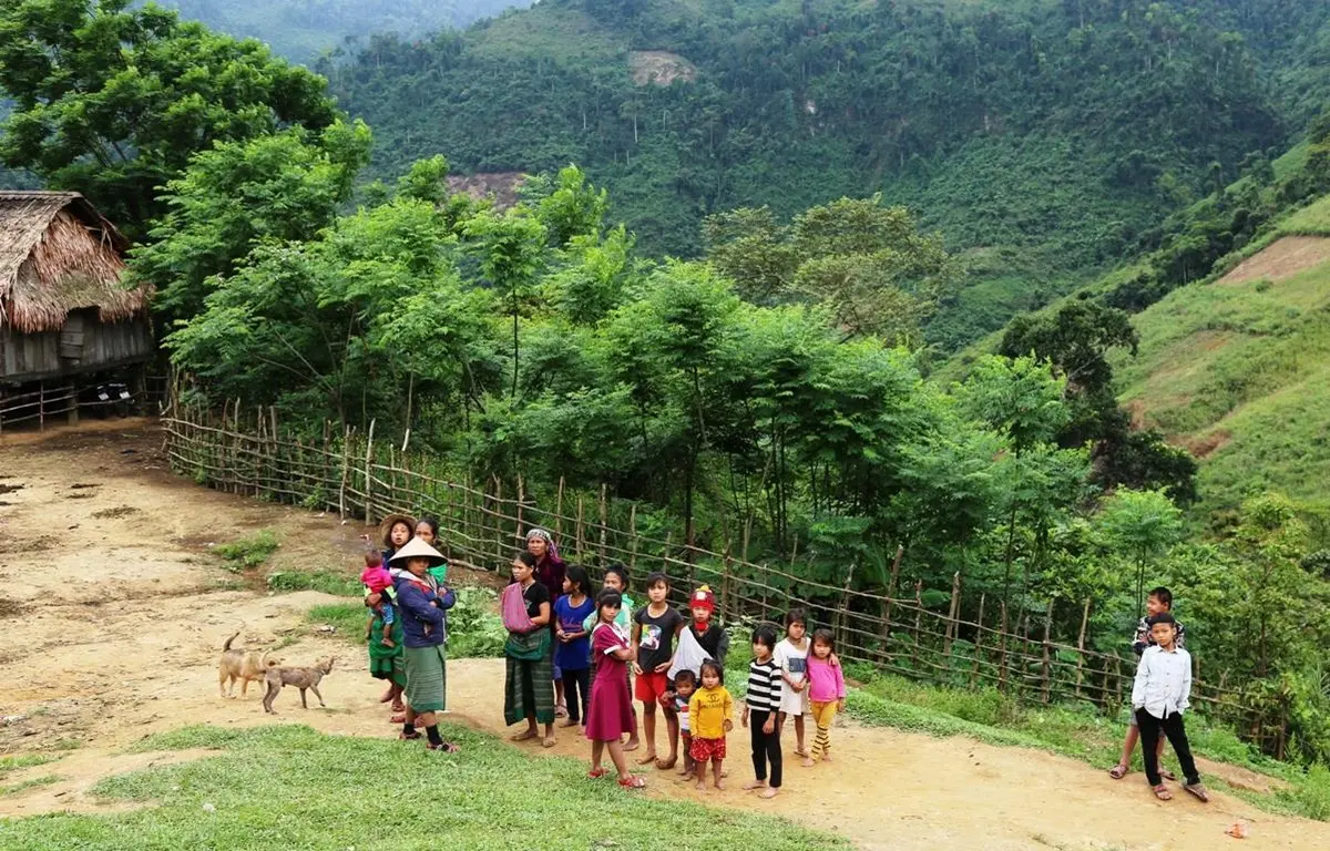 Kh&aacute;m ph&aacute; l&agrave;ng M&ocirc; Quảng B&igrave;nh s&acirc;u h&uacute;t giữa rừng đại ng&agrave;n 10