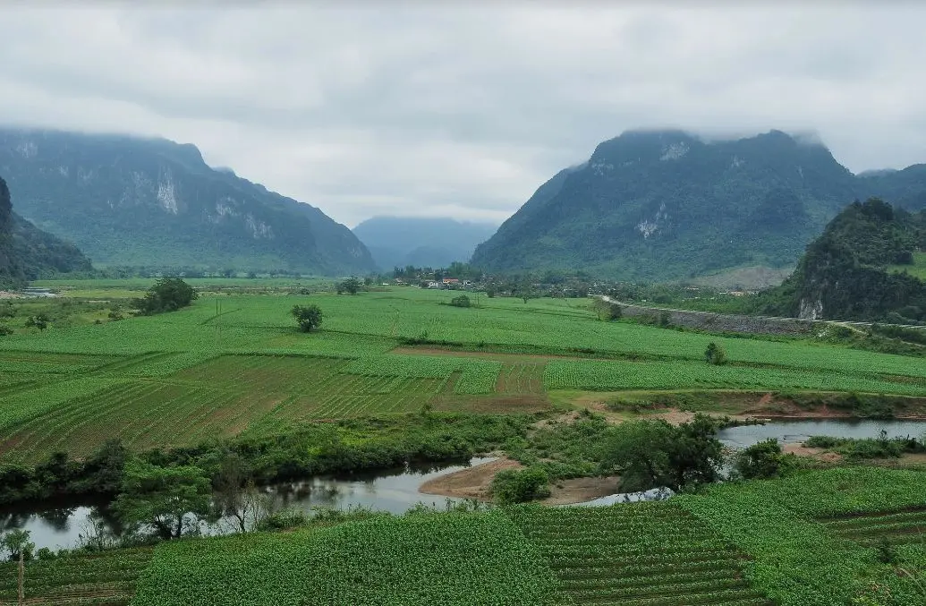 Kh&aacute;m ph&aacute; l&agrave;ng M&ocirc; Quảng B&igrave;nh s&acirc;u h&uacute;t giữa rừng đại ng&agrave;n 8