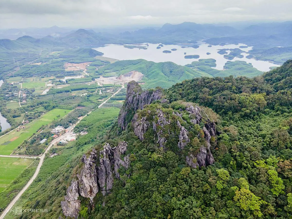 Kh&aacute;m ph&aacute; N&uacute;i Thần Đinh Quảng B&igrave;nh linh thi&ecirc;ng c&oacute; g&igrave; đặc sắc 2
