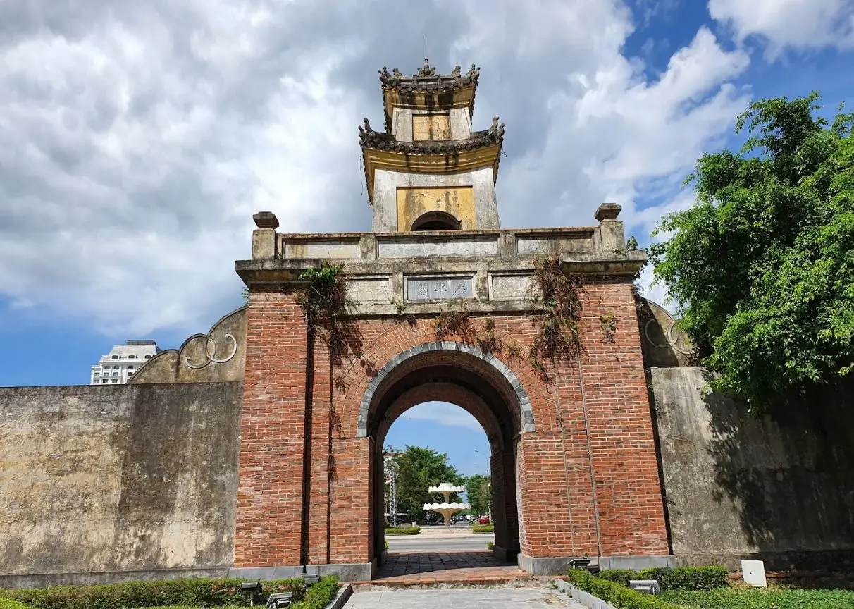 Quảng B&igrave;nh Quan: Vị chứng nh&acirc;n lịch sử giữa l&ograve;ng th&agrave;nh phố 5