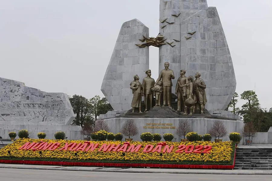 Quảng trường Hồ Ch&iacute; Minh Quảng B&igrave;nh, nơi gửi gắm l&ograve;ng biết ơn của xứ Quảng 3