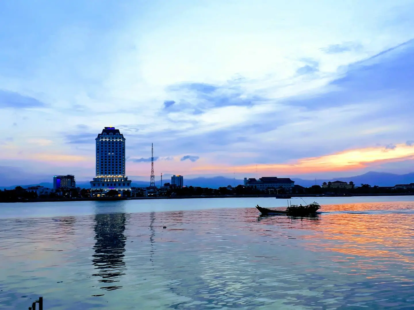S&ocirc;ng Nhật Lệ v&agrave; n&eacute;t đẹp tựa như suối t&oacute;c của người thiếu nữ 9