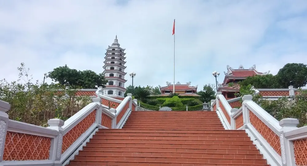 Về thăm Đền Tưởng niệm Liệt sỹ Trường Sơn Quảng B&igrave;nh 3