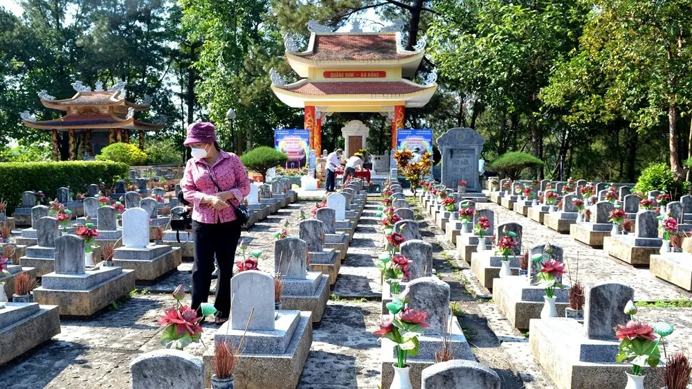 Về thăm Đền Tưởng niệm Liệt sỹ Trường Sơn Quảng B&igrave;nh 7
