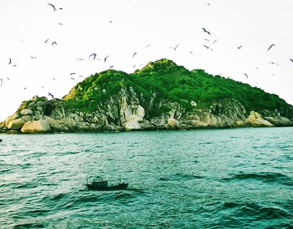 Hòn Gió Quảng Bình nổi bật với cảnh sắc thiên nhiên hoang sơ, thoáng đãng