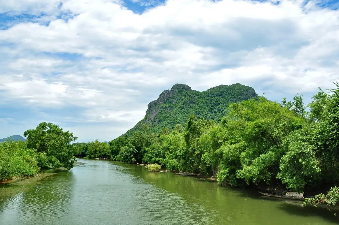 Khám phá Núi Thần Đinh Quảng Bình linh thiêng có gì đặc sắc