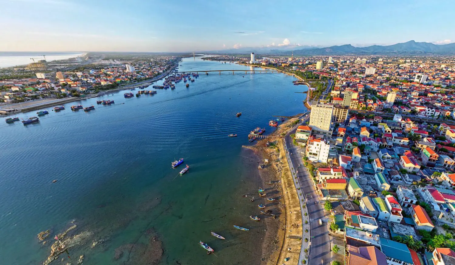 Sông Nhật Lệ và nét đẹp tựa như suối tóc của người thiếu nữ