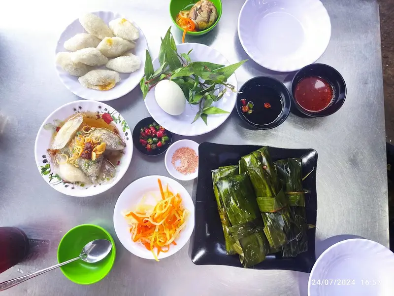 B&aacute;nh lọc Hương Ho&agrave;i với hương vị kh&oacute; qu&ecirc;n giữa l&ograve;ng Đồng Hới 6